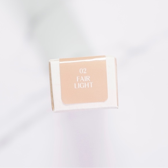 HUDA BEAUTY Glowish Brigh Light Sheer Concealers Bundle ($17 Each, Bundle $48) - Picture 6 of 9